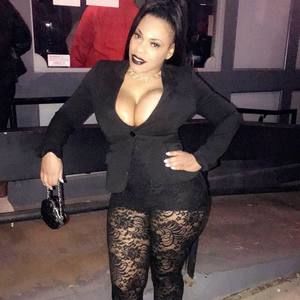 Meet your Posher, Ella